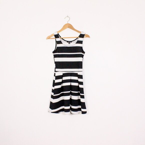 *UK2LA Black and White Striped Skater Circle Dress - Picture 3 of 6